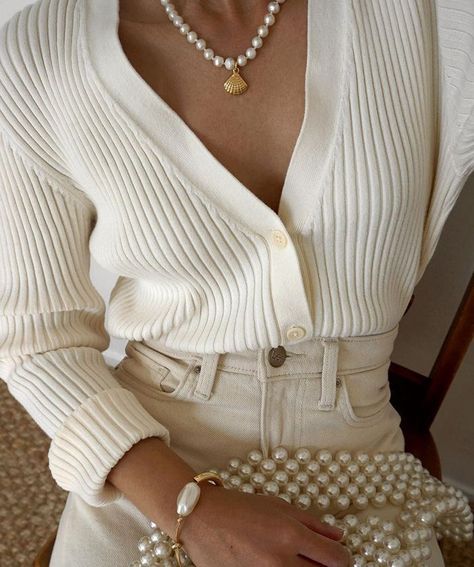 Thrifted Accessories, Best Cardigans, Bracelet Accessories, Elegant Outfits, Populaire Outfits, Mode Ootd, Ținută Casual, Modieuze Outfits, Neutral Outfit