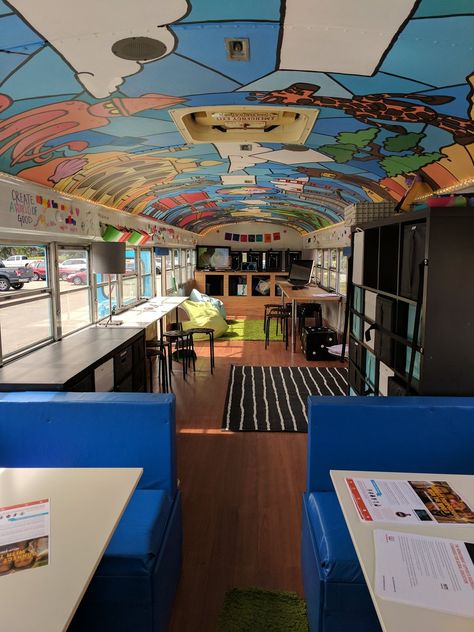 School Bus Bookstore, School Bus Library, Mobile Library Ideas, Bus Library, School Bus Classroom, Library Bus, Bus Cafe, Mobile Museum, Mobile Art Studio