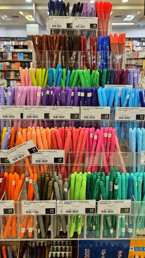 #colorful #academia #inspo #studyinspo #aesthetic #pens #stationary #uni Vibrant Academia, Pens Stationary, Colorful Academia, Aesthetic Pens, Stationary Obsession, Coloured Pens, Multi Color Pen, Stationary Shop, Cool School Supplies