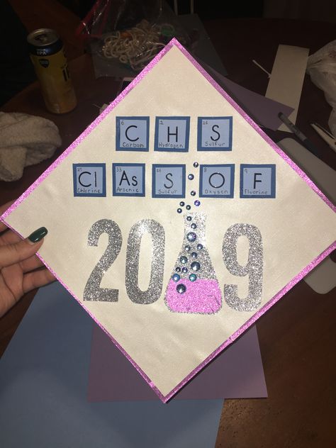 Chemistry Graduation Cap Ideas, Chemistry Graduation Cap, College Graduation Cap Ideas, Science Graduation Cap, Graduation Cap Ideas, College Grad Cap Ideas, High School Graduation Cap, College Graduation Cap Decoration, Grad Cap Designs