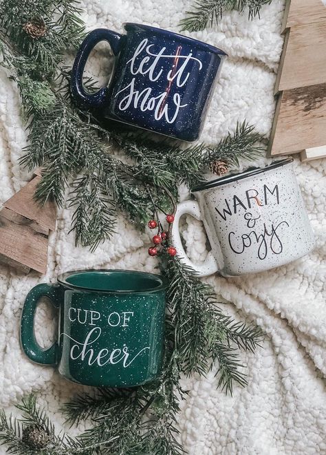 christmas cookies;christmas mugs;christmas mug gift ideas;christmas crafts;christmas gifts for mom Coffee Cup Ideas, Christmas Mug Gift Ideas, Diy Gifts For Christmas, Diy Christmas Mugs, Craft Christmas Gifts, Mugs Christmas, Inexpensive Christmas Gifts, Coffee Ideas, Creative Friends