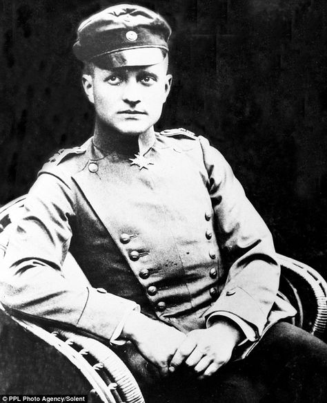 Red Barron, Famous Photographs, Manfred Von Richthofen, The Red Baron, Military Cross, Car Boot Sale, Ww 1, Flying Ace, Red Baron