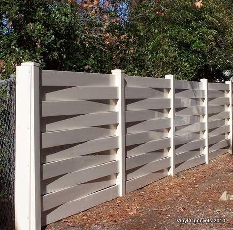 Tan Basket, Gard Modern, Wooden Fence Gate, Vinyl Fencing, White Fence, Horizontal Fence, Privacy Fence Designs, Diy Fence, Front Yard Fence