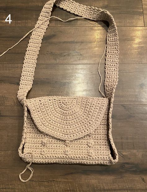 Crochet Souvenirs, Crochet Fanny Pack, Hemp Yarn, Bible Bag, Crocheted Bags, Crochet Bag Pattern Free, Crochet Handbags Patterns, Crochet Tote Bag, Crochet Bags Purses