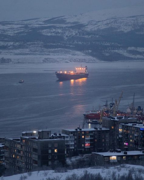 Scavengedluxury - my-russia: Polar nights in Murmansk Photographed... Russia Winter, Polar Night, Winter Aesthetic, City Aesthetic, Dark Aesthetic, In The Middle, The Middle, Aesthetic Pictures, Places To Travel