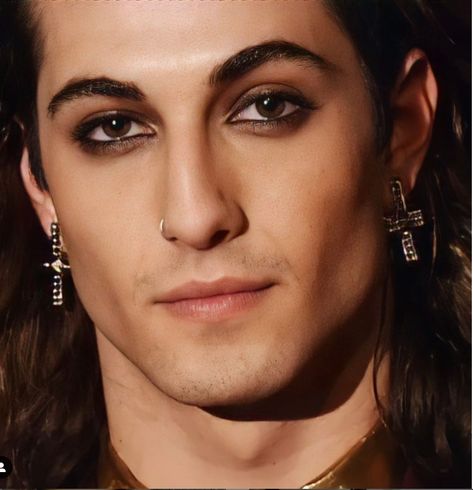 Mens Smokey Eye Makeup, Glam Rock Makeup 70s Men, Men’s Smokey Eye, Mens Smokey Eye, Male Pirate Makeup, Vampire Male Makeup, Vampire Men Makeup, Pirate Makeup For Men, 2000s Eyeliner