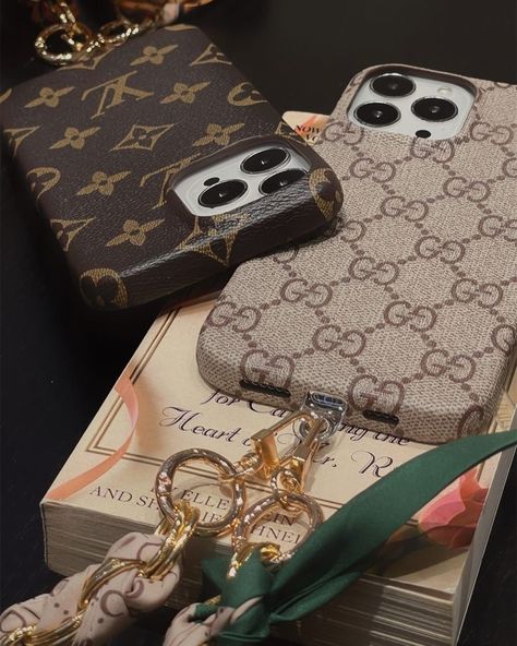 Your Phone called-it wants a makeover. Cases for that chic upgrade! ✨ 🏷️ iPhone case , apple case , phone case , luxury, Louis vuitton , gucci , it girl , vibes Iphone Case Brands, Luxury Iphone Cases, Luxury Phone Case, Gucci Monogram, Apple Iphone Case, Iphone Screen, Samsung Galaxy Cases, Coque Iphone, Gift Accessories