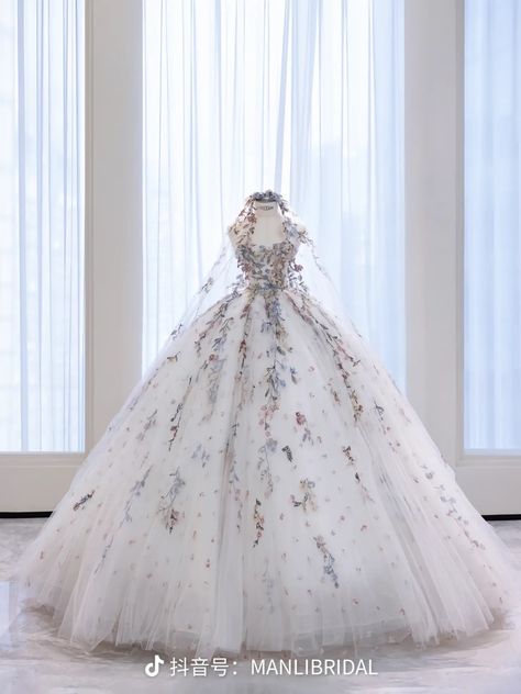 Flowery Wedding Dress, Baju Kahwin, Extravagant Wedding Dresses, Off White Wedding Dresses, Gowns Dresses Elegant, Vintage Inspired Wedding Dresses, Fairy Tale Wedding Dress, Fancy Dresses Long, Pretty Wedding Dresses