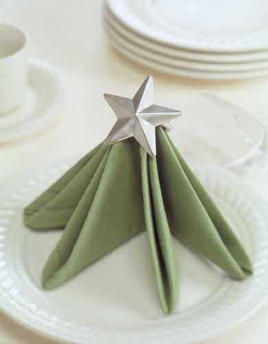 The Christmas Tree Fold | 28 Creative Napkin-kk llegó lo último hm km milonga ok ka :-O mmm mmmmm lp kmm km k o.o Techniques Christmas Napkin Folding Tutorials, Diy Napkin Folding, Folded Napkins, Christmas Tree Napkin Fold, Napkin Folding Tutorial, Christmas Napkin Folding, Traditional Christmas Dinner, Creative Napkins, Folding Techniques