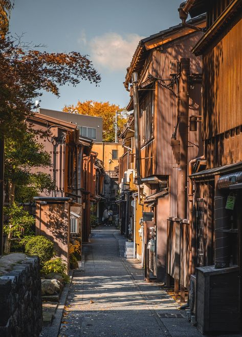 Japanese Suburbs, Japanese Alley, Alley Photography, Landscape References, Japan Places, Local House, Kunst Inspo, City Sketch, Japan Architecture