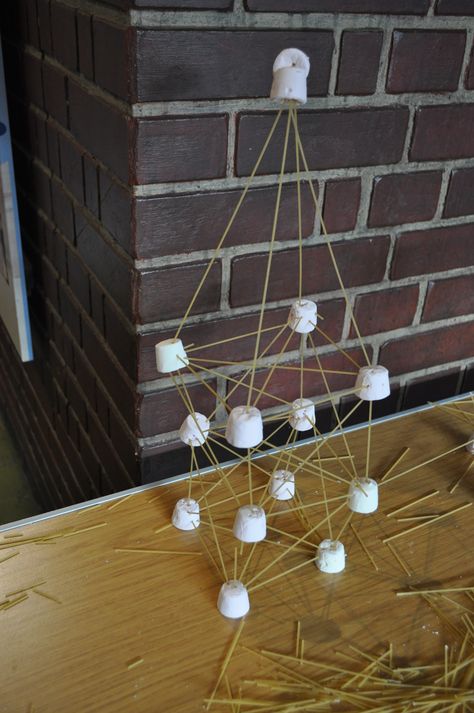 The spaghetti tower. Made with pasta sticks and marshmallows, the challenge is to make as tall a tower as possible that won't fall over! Pasta Sticks, Marshmallow Tower, Marshmallow Games, Spaghetti Tower, Science Summer Camp, Marshmallow Challenge, Fun Group Games, Family Challenge, Tower Games