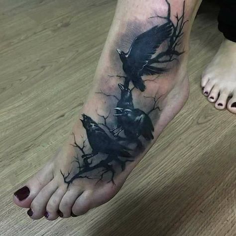 Black Crow Tattoos, Crow Tattoo Design, Unique Tattoos For Men, Tattoo Unique, Black Bird Tattoo, Upper Back Tattoos, Wicked Tattoos, Crow Tattoo, Raven Tattoo