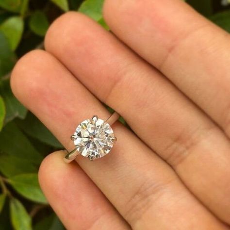 Round Diamond Wedding Rings, Round Solitaire Rings, Moissanite Solitaire Ring, Gold Promise Rings, Diamond Tester, Round Engagement Rings, Round Cut Engagement Rings, Engagement Rings Round, Diamond Wedding Ring