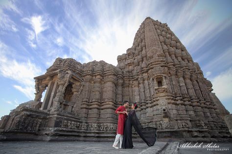 Gondeshwar temple Pre Wedding Photography on Traditional wear sari and kurta. Temple Pre Wedding Photoshoot, Pre Wedding In Temple, Pre Wedding Shoot In Temple, Marathi Pre Wedding Photoshoot, Prewedding Photography Traditional, Temple Couple Poses, Pre Wedding Temple Shoot, Pre Wedding Traditional Poses, Temple Pre Wedding Shoot