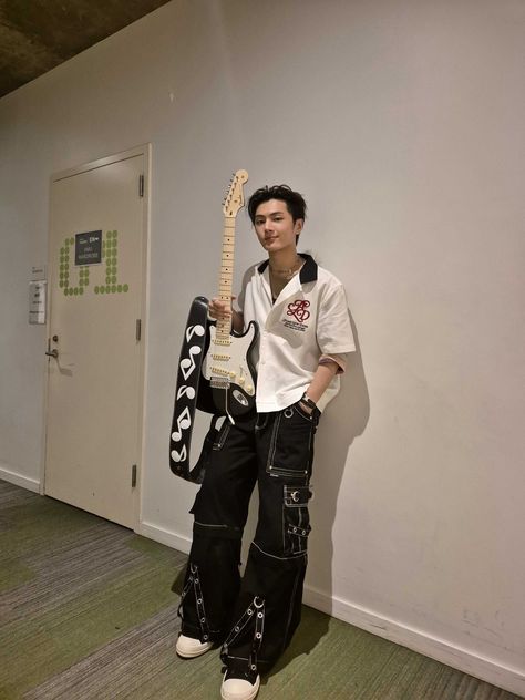 Jay Enhypen, Jay Park, Twitter Update, Kpop Guys, Kpop Boy, K Pop Music, Boyfriend Pictures, Guitarist, Boyfriend Material