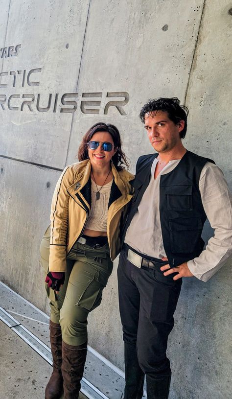 Simple Star Wars Outfit for the Galactic Starcruiser - Perfecting the Magic Star Wars Casual Cosplay, Star Wars Galaxy's Edge Outfit, Star Wars Galactic Starcruiser, Galactic Starcruiser Outfits, Starwars Bounding, Starcruiser Outfits, Disney Star Wars Outfit, Disney Bounding Star Wars, Star Wars Cosplay Ideas