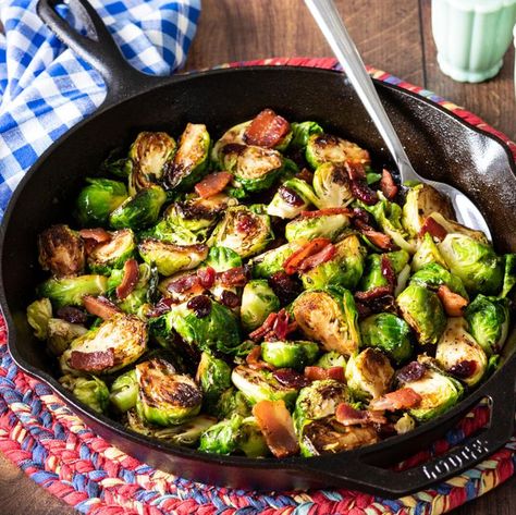 Bacon Brussels Sprouts, Carb Sides, Savory Sides, Sprouts Recipe, Christmas Dinner Menu, Christmas Foods, Healthy Thanksgiving, Sprout Recipes, Brussels Sprouts Recipe