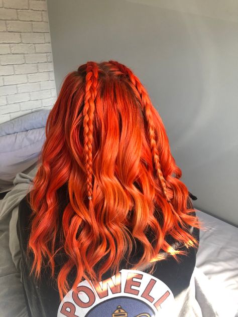 Orange Hair Color Ideas For Brunettes, Outfits For Orange Hair, Tangerine Hair Color, Orange Hair Dye Ideas, Red And Orange Hair Color, Bleach London Tangerine Dream, Red Orange Hair Color, Orange Hair Ideas, Orange Hairstyles