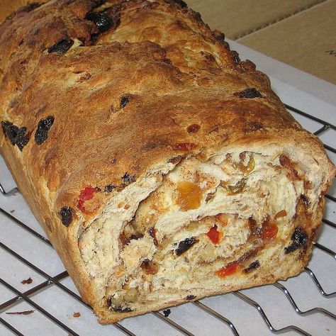 6 Well-Known Lithuanian Bread Recipes Lithuanian Bread Recipe, Dark Rye Bread Recipe, Lithuanian Christmas, Fruit Bread Recipes, Christmas Bread Recipes, Lithuania Food, Cake Aux Olives, Lithuanian Recipes, Baking Secrets