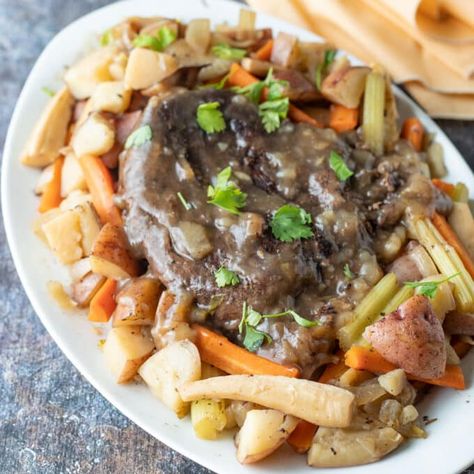 Venison Roast Crockpot, Roast In The Instant Pot, Deer Roast, Slow Cooker Venison, How To Cook Venison, Meat Board, Venison Roast, Venison Steak, Slow Cooker Stew