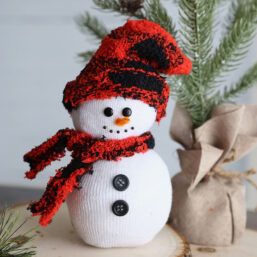 Salt Shaker Snowman Craft - It's Always Autumn Homemade Snowman Decorations, Snowman Sock Craft, Sock Snowmen With Rice, 2nd Grade Christmas Crafts, Diy Sock Snowman, Winter Snowman Craft, Sock Snowman Craft, Craft Easter, Snowman Crafts Diy