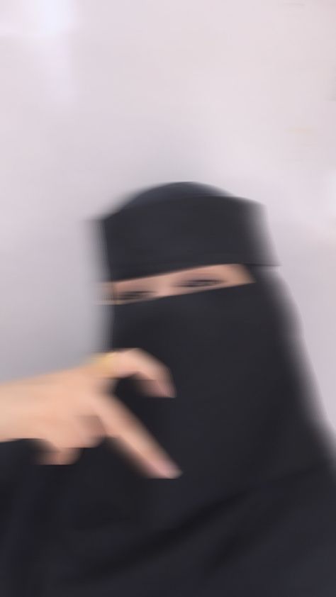 Niqab Aesthetic, Bff Hands Aesthetic, Pics For Dp, Hijab Aesthetic, Hijabi Aesthetic, Muslimah Aesthetic, Classy Photography, Hijabi Girl, Cute Selfies Poses