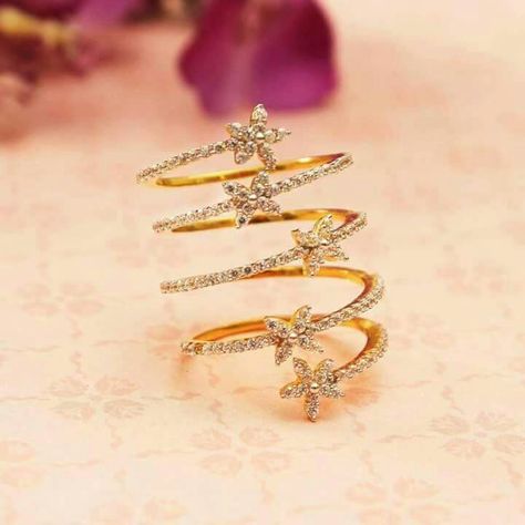 Gold Finger Rings, New Gold Jewellery Designs, Gold Necklace Indian Bridal Jewelry, Spiral Ring, Wedding Jewellery Collection, Gold Rings Fashion, Gold Ring Designs, Gold Rings Jewelry, Gold Jewelry Simple