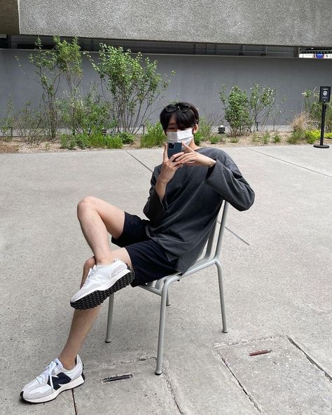 Indie Fashion Men, Korean Aesthetic Outfits, Korean Style Boy, Kpop Fashion Men, Beach Outfit Men, New Balance Outfit, Minimalist Fashion Men, Trendy Boy Outfits, Korean Outfit Street Styles