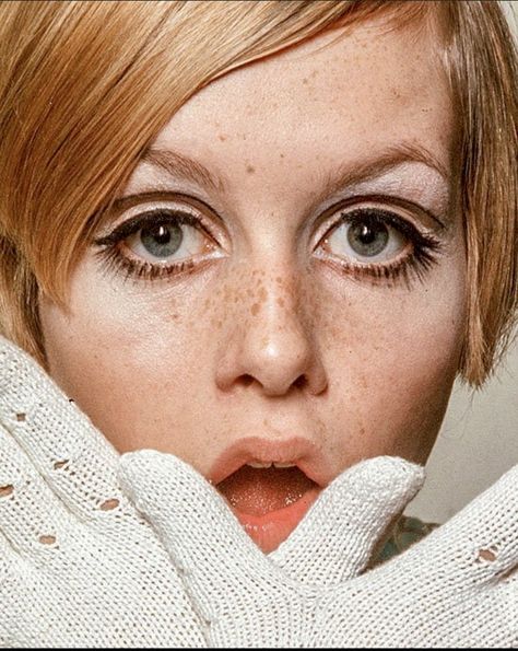 1960s Makeup, Twiggy Makeup, Nose Jobs, 60s Makeup, Bad Skin, 70s Makeup, Bad Teeth, Jill Scott, Swinging Sixties