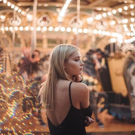 we're never going to stop going round and round Carnival Aesthetic Photoshoot, Senior Picture Ideas Carnival, Carnival Photoshoot Night, Amusement Park Portrait, Ferris Wheel Instagram Pictures, Carousel Photoshoot, Neon Photoshoot, Photo Arts, Photographer Inspiration