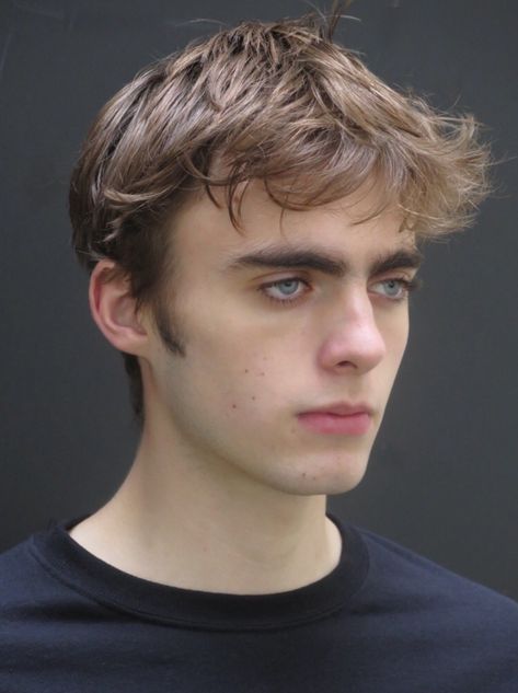 Lennon Gallagher, Mens Haircuts Straight Hair, Mens Fashion Week Street Style, Mens Haircuts Short Hair, Model Headshots, Mens Haircuts, Haircuts Short, Mens Haircuts Short, Haircuts Straight Hair