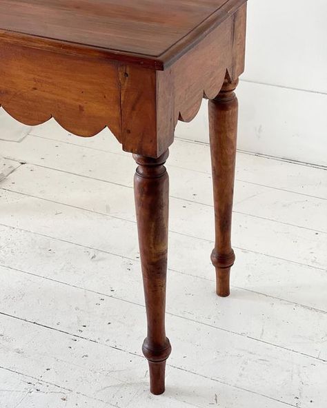 Scalloped End Table, Scalloped Side Table, Scallop Furniture, Scalloped Furniture, Philly Townhouse, Scallop Table, Scalloped Table, Console Table Design, Cedar Tree