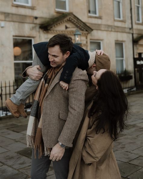 Strolling through the streets of Bath with @aimeebrierleyphotography and her family. Croissant eating, city walking, bookstore exploring and lots of belly laughter (as every shoot should have) 🥐 in fact this is my formal PSA that more family shoots should involve a pastry pit-stop #bristolfamilyphotographer #bristolfamilyphotography #bathfamilyphotographer #cotswoldsfamilyphotographer #bathfamilyphotography #somersetfamilyphotographer #gloucestershirefamilyphotographer #bristolartist #bristo... Cafe Family Photoshoot, Family Photoshoot In The City, City Family Photoshoot, Casual Family Photos, Winter Family Photos, City Family, Anniversary Photo, Anniversary Photoshoot, Ooty