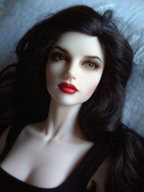 How To Look Like A Doll, Twilight Dolls, Color Wigs, Куклы American Girl, Vampire Chronicles, Bjd Dolls Girls, Enchanted Doll, The Vampire Chronicles, Belle Silhouette