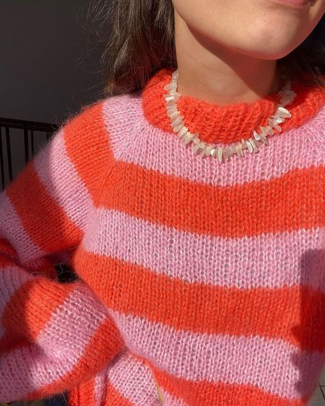 knit • Instagram Colourful Sweater, October Dump, Uni Outfits, November 1, Diy Knitting, Knit Stitch, Knitting Projects, Crochet Clothes, Simple Outfits