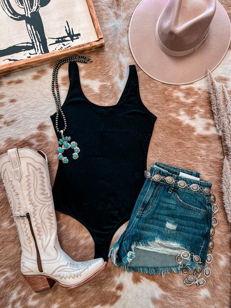 The hottest outfits of summer! Country Consert Outfits, Cowboy Theme Outfit Woman, Black Bodysuit Outfit Night, Western Inspired Outfits Women, Rodeo Outfits Summer, Country Fair Outfits, Western Bar Outfit, Western Concert Outfits Women, Western Festival Outfits