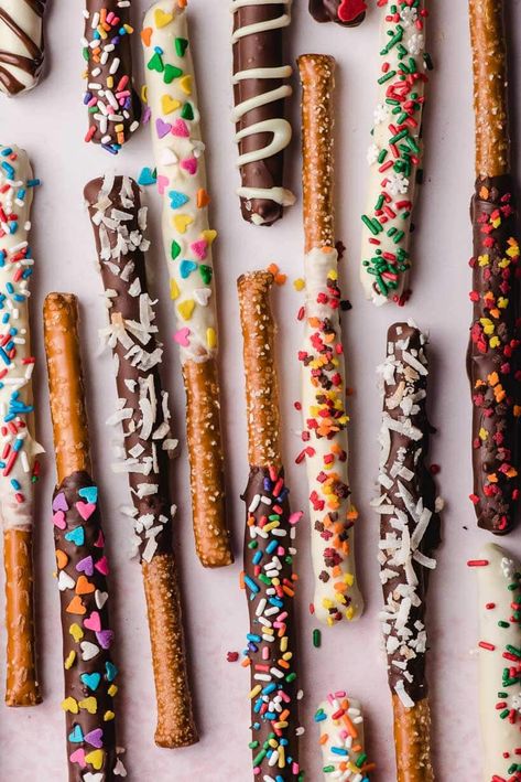 These Chocolate Dipped Pretzel Rods are a fun and easy treat that can be dressed up for any occasion! #party #partyrecipe #holidayrecipe #sweetandsalty Pretzel Rods Dipped Recipe, How To Make Chocolate Covered Pretzels, Pretzel Sticks Dipped In Chocolate, Coated Pretzel Rods, Pretzels Dipped, Chocolate Covered Pretzel Sticks, Chocolate Dipped Pretzel Rods, White Chocolate Covered Pretzels, Dipped Pretzel Rods