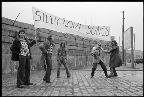 Chechpoint Charlie in Berlin 1976 Silly Love Songs, Silly Love, Band On The Run, Paul Mccartney And Wings, Paul And Linda Mccartney, Silly Songs, Beatles Photos, Linda Mccartney, Beatles Songs