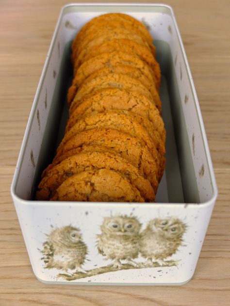 Cornish Fairings - The BEST Ginger Biscuits - thinlyspread.co.uk Ginger Buiscits Recipes, Biscuit Recipes Uk, Best Homemade Biscuits, English Biscuits, Almond Macaroons, Chewy Chocolate Cookies, Ginger Biscuits, Homemade Biscuits, Ground Nutmeg