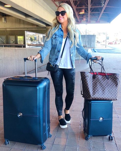 Airport Outfit. What to Pack for a trip to Palm Beach | Edit by Lauren Airport Outfit Leggings, Airport Outfit Cold To Hot, Airport Outfit Spring, Airport Outfit Winter, Beach Outfit Ideas, Airport Outfit Summer, Flight Outfit, Cute Travel Outfits, Vacation Outfit Ideas