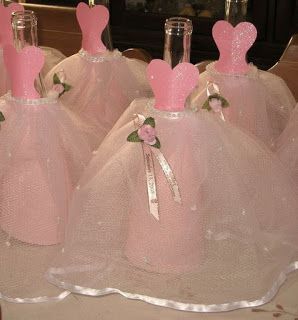 Cómo vestir botellas para centros de mesa de quince años ~ Mimundomanual Quinceanera Reception, Quinceanera Centerpieces, Quince Decorations, Bottle Centerpieces, Quinceanera Party, Sweet 15, 15th Birthday, Party Centerpieces, Diy Dress