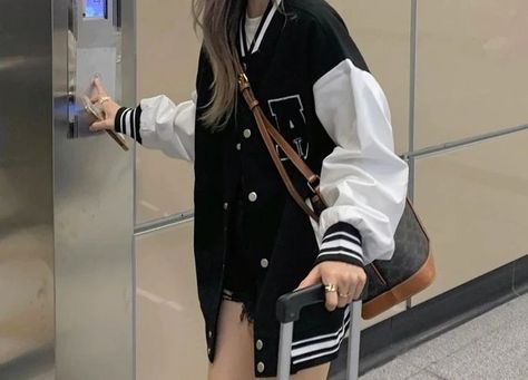 Varsity Jacket Outfit, Outfit Shorts, Female Shorts, Trendy Jackets, Baseball Varsity Jacket, Oversize Women, Summer Jeans, Jacket Outfit, Letterman Jacket