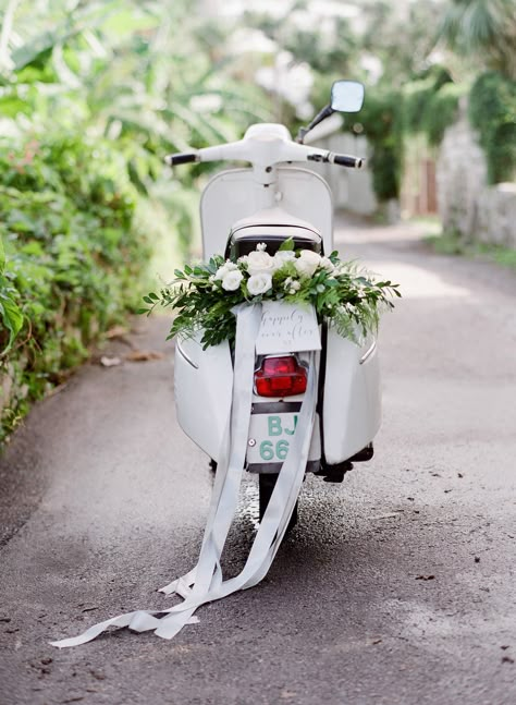 Bermuda Wedding Ideas, Vespa Outfit, Wedding Vespa, Aaliyah Costume, Vespa Wedding, Vespa Tuning, Powder Blue Wedding, Bermuda Wedding, Wedding Tokens