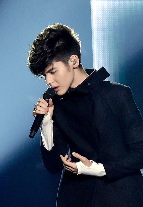 Kristian Kostov at the 62nd Eurovision Song Contest at International Exhibition Centre (IEC) in Kiev, Ukraine, 2017. Millie Bobby Brown Noah Schnapp, Alex Lawther, Kristian Kostov, Jack Dylan Grazer, Album Cover Ideas, Gods Will, Exhibition Centre, Alcohol Aesthetic, Martin Garrix