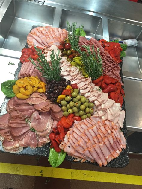 Meat Cheese Platters, Deli Platters, Meat And Cheese Tray, Meat Trays, Cheese Trays, Food Buffet, Meat Platter, Meat Appetizers, Charcuterie Platter