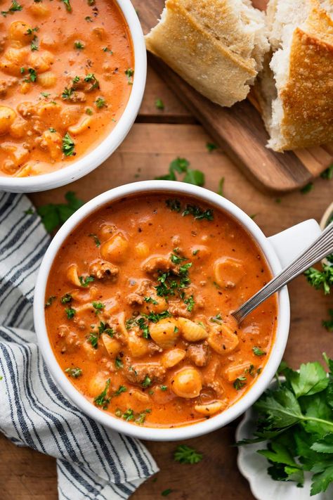 Creamy tomato soup with ground beef and noodles is an easy one-pot dinner that's ready in less than 45 minutes! Add a loaf of crusty bread or a simple green side salad for a delicious and family-friendly weeknight meal. Tomato Soup With Ground Beef, Tomato Mac Soup, Tomato Soup With Noodles, Ground Beef And Tomato Soup, Beef And Tomato Soup, Ground Beef And Noodles, Tomato Paste Recipe, Pasta Soup Recipes, Beef Soup Recipes