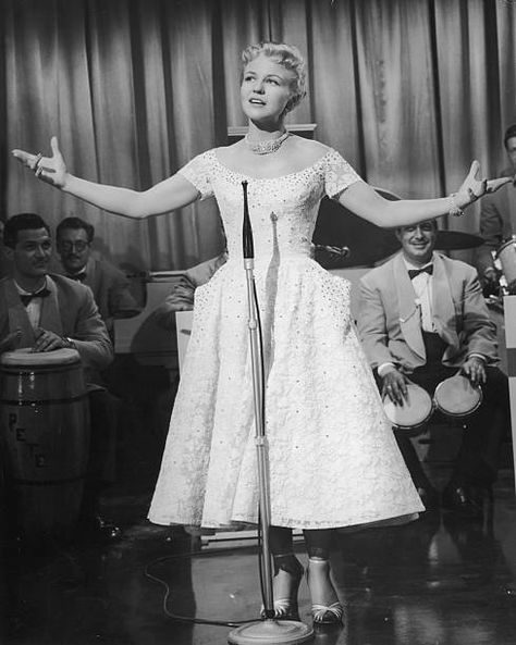 Peggy Lee, Free Thinker, Actrices Hollywood, Jazz Musicians, Blonde Women, Big Band, Music Icon, Popular Music, Female Singers