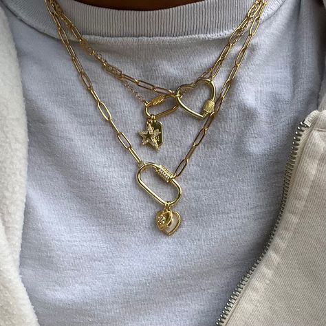 Gold Jewelry Necklace Stack, Necklace Stack Ideas, Necklace Stacking Gold, Charm Necklace Ideas, Gold Necklace Stack, Necklace Stacks, Charm Necklace Diy, Personalized Charm Necklace, Necklace Stack