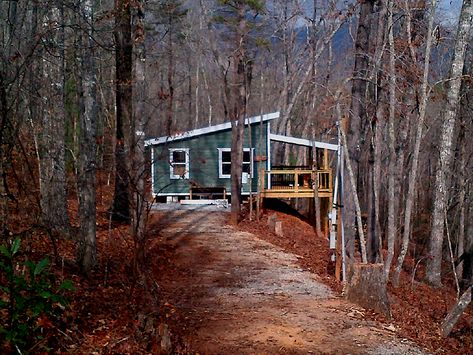 Single Slope Roof Cabin, Cabin Built Into Hillside, Slant Roof Cabin, Shed Roof Cabin, Hillside Cabin, Shed Roof House, Shed Roof Design, Pyrenees Mountains, Winter Getaways