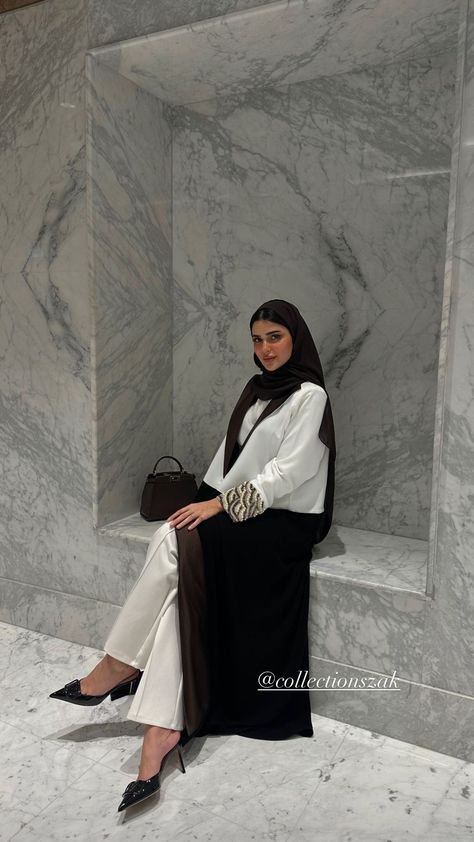 Black And White Abaya, Abaya Girl, Khaleeji Aesthetic, White Abaya, White Hijab, Brunette Aesthetic, Black Abaya, Hijab Style Tutorial, Black Love Couples